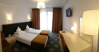 Отель Hotel Aldi Гура-Гуморулуй Двухместный номер с 1 кроватью или 2 отдельными кроватями-1