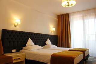Отель Hotel Aldi Гура-Гуморулуй Двухместный номер с 1 кроватью или 2 отдельными кроватями-4