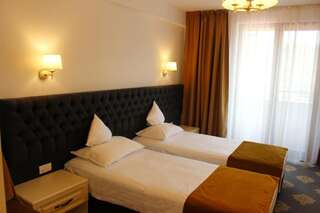 Отель Hotel Aldi Гура-Гуморулуй Двухместный номер с 1 кроватью или 2 отдельными кроватями-13